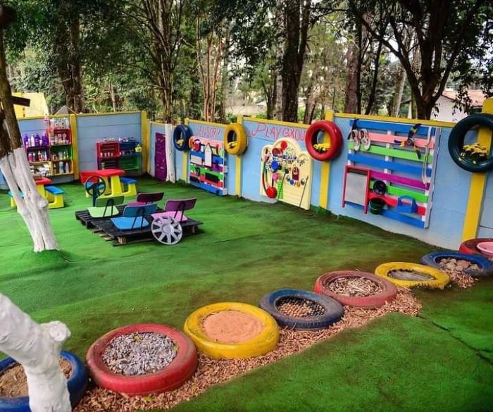 Trang trí môi trường ngoài lớp học mầm non 
